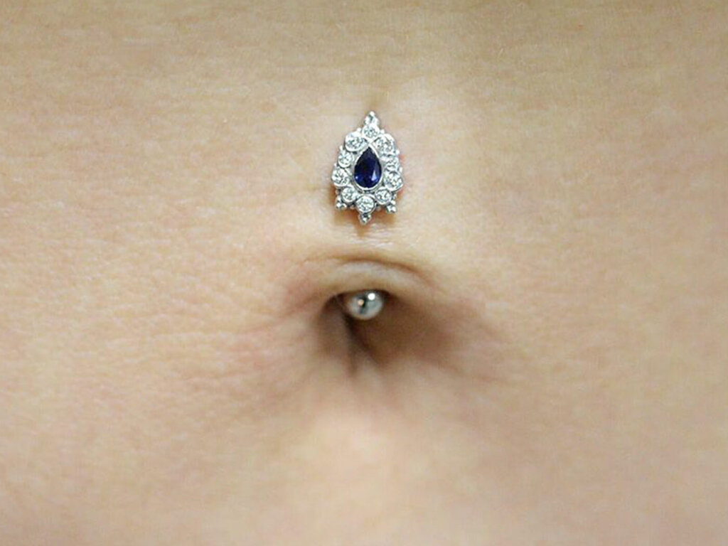 へそ・舌・唇・乳頭のアイコンと「ボディピアスは病院で　持参ピアスの目安」